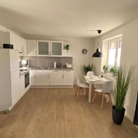 NEU! Moderne Ferienwohnung Almdorf, hotelli kohteessa Almdorf