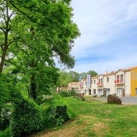 Hotel Pont De Senard, khách sạn ở Montaigu-Vendée
