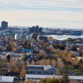 Panoramic Studio Apartment with stunning view - Free Parking, hotel i Reykjavik