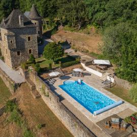 Château de Chauvac - Chambres et table d'hôtes avec vue sur la rivière, hotel Bassignac-le-Bas városában