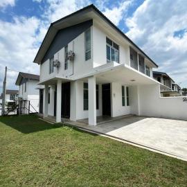 IRIS 33 Corner Lot House Spacious Outdoor Malay Only, hotel in Skudai
