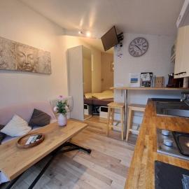 Joli studio au calme dans un jardin privatif