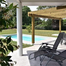 Calm house, swimming pool and garden、Bénesse-Maremneのホテル