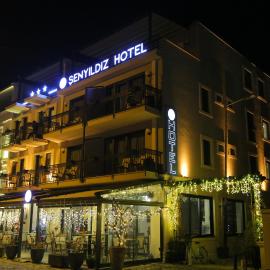 Şenyıldız Hotel, מלון באיזמיר