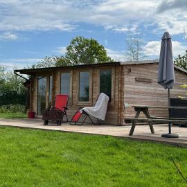 Silver Springs Farm Lodge, hotel a Dingestow