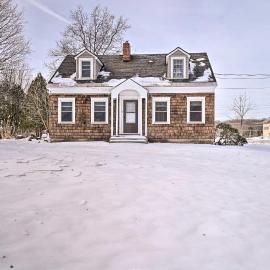Rural Oswego Cottage on 50-Acre Orchard & Farm!, ξενοδοχείο σε Oswego