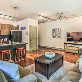 Dwtn Condo 4 Blocks to The Wilmington Riverwalk!, hotel in Wilmington