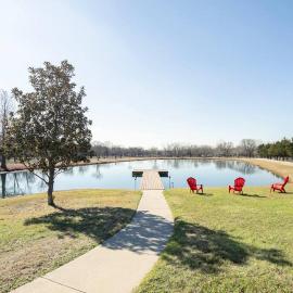Texas Ranch House with 5 Bedroom and Fish Pond, Hotel in Dallas