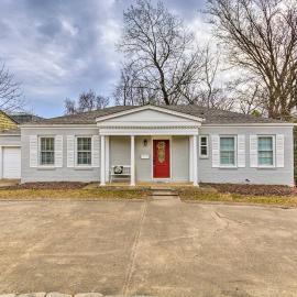 Little Rock Home ~ 5 Mi to Downtown!, hotel in Little Rock