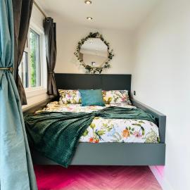 Hazells Lodge Farm Stay Sleeps 2 Undercover Hottub and Pool Table, hotel a Galston