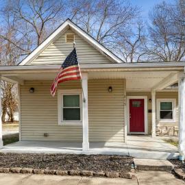 Chestnut St 3 Bedroom House in Historic Loveland, hotel in Loveland