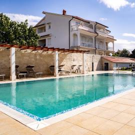 Apartments Stare Brajde, готель у місті Лопар