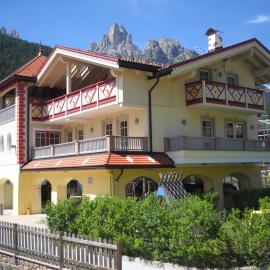 Casa Alessia, hotelli kohteessa Pozza di Fassa