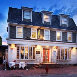 Bouchard Restaurant & Inn、ニューポートのホテル