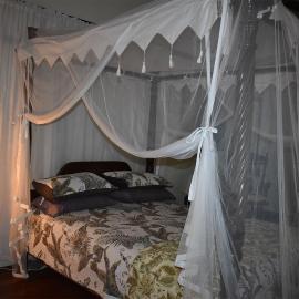Oskar's Rain Forest Retreat, hotel in Nelly Bay