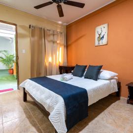 Hotel El Cocobolo Food&Rest Room 6 B&B WiFi AC Pkg Free Swimmingpool, hotel in Liberia