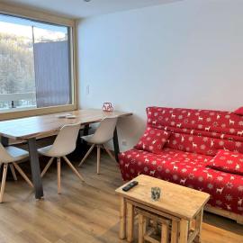 Charmant T2 cabine, rénové, 6 couchages, à 20m des pistes, parking privé – Vars Les Claux