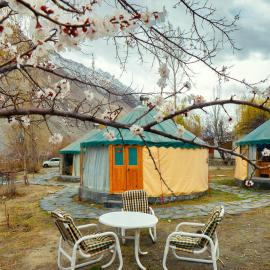 Roomy Yurts, Gulmit Hunza, hôtel à Gulmit