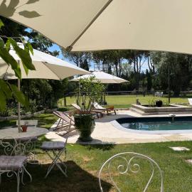 Mas de la Sacristière, Hotel in Jonquerettes