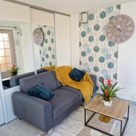 Havre de Paix - Maisonnette Charmante avec Extérieur Privé, hotel in Blois