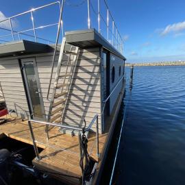 Hausboot Fjord Baltica mit Dachterrasse in Barth, hotel in Barth
