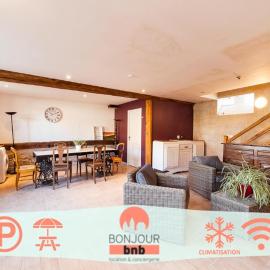 Logements calmes avec piscine, jardin et parking