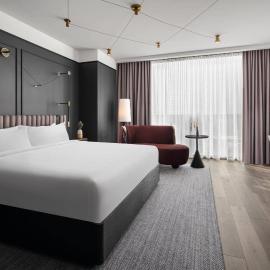 Renaissance Milwaukee West Hotel