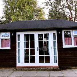 Cosy Private Cabin with parking in good location, Hotel in Oxford