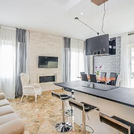 Elegant & Spacious - 30 min from Venice - King beds!, hotel em Treviso