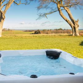 Nature Haven Hot Tub Lodge 30 Cameron, St Andrews, hotel in St. Andrews