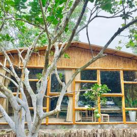 Hide Away Bungalows in Ben Tre City، فندق في Ben Tre