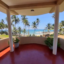 Dinuli Home Stay, hotel in Ahungalla