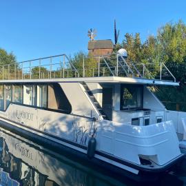 Lieblingsplatz Parey - Hausboot-Classic, hotel in Parey