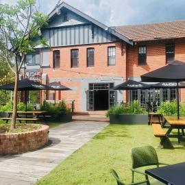 Alpine Hotel, Eat Drink Sleep，沃伯頓的飯店