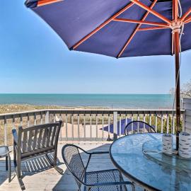 Lakefront Family Retreat w/ Grill: Steps to Beach!, hotel em Gary