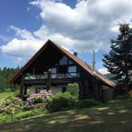 Panorama Loft im Schwarzwald mit spektakulärer Aussicht, 3 Schlafzimmer, direkt am Waldrand, großer Garten, nahe Baden-Baden