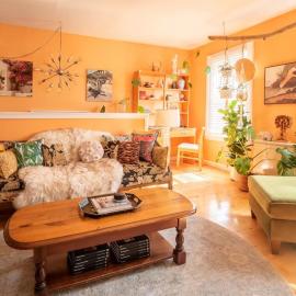 Postmodern Penthouse 1 Min Walk Dining and Shops