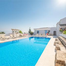 Villa Rastoni by Rastonivillas - Sunny Family Villa in the best part of Corfu!، فندق في Víngla