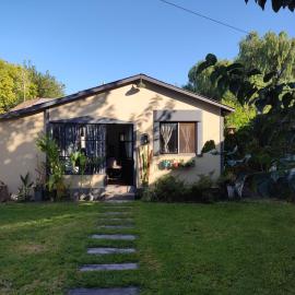 Casita Casa con parque, estacionamiento y pileta en Tigre