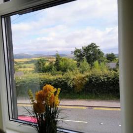 2 Bed pet-free cottage, private garden & fell view, hotel a Arlecdon