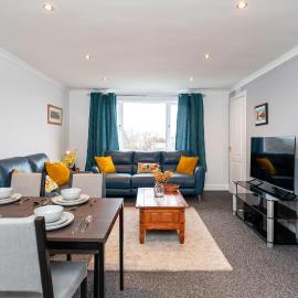 Lovely 3-bedroom flat with free parking