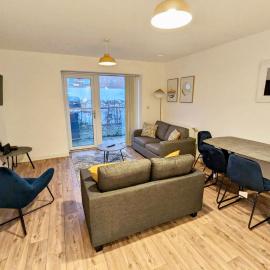 Spacious 2 bed ground floor apartment, Free parking, close to Historic dockyard & Gunwharf Quays, hotel in Portsmouth