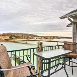 2 Pools! Group-Friendly Unit on Lake of the Ozarks, hotel v mestu Camdenton