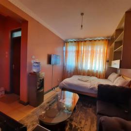 Pine Residency w Secure Parking, Wifi, Netflix & Rooftop Views, hotel a Kikuyu