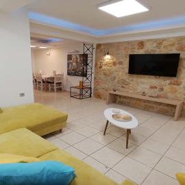 Xenius Zeus Luxury Suites in Nea Flogita, hotel in Flogita