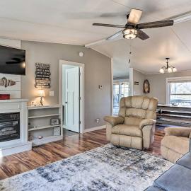 < 2 Mi to Lake Access: Pet-Friendly Flemington Gem, hotel a Galmey