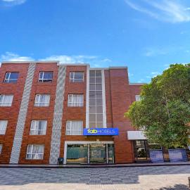 Hotel Landmark Aura, хотел в Нави Мумбай