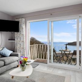 Freshwater Bay - Sea View Apartment