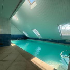 Relaxing Villa with Pool