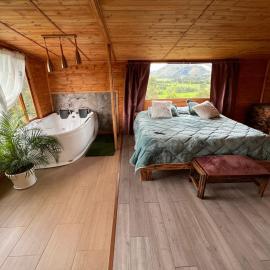 Glamping Los Hayuelos, hotel sa Iza